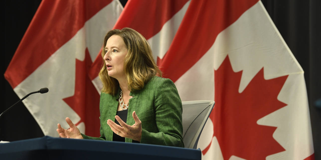 Carolyn dawkins svp global marketing clinique